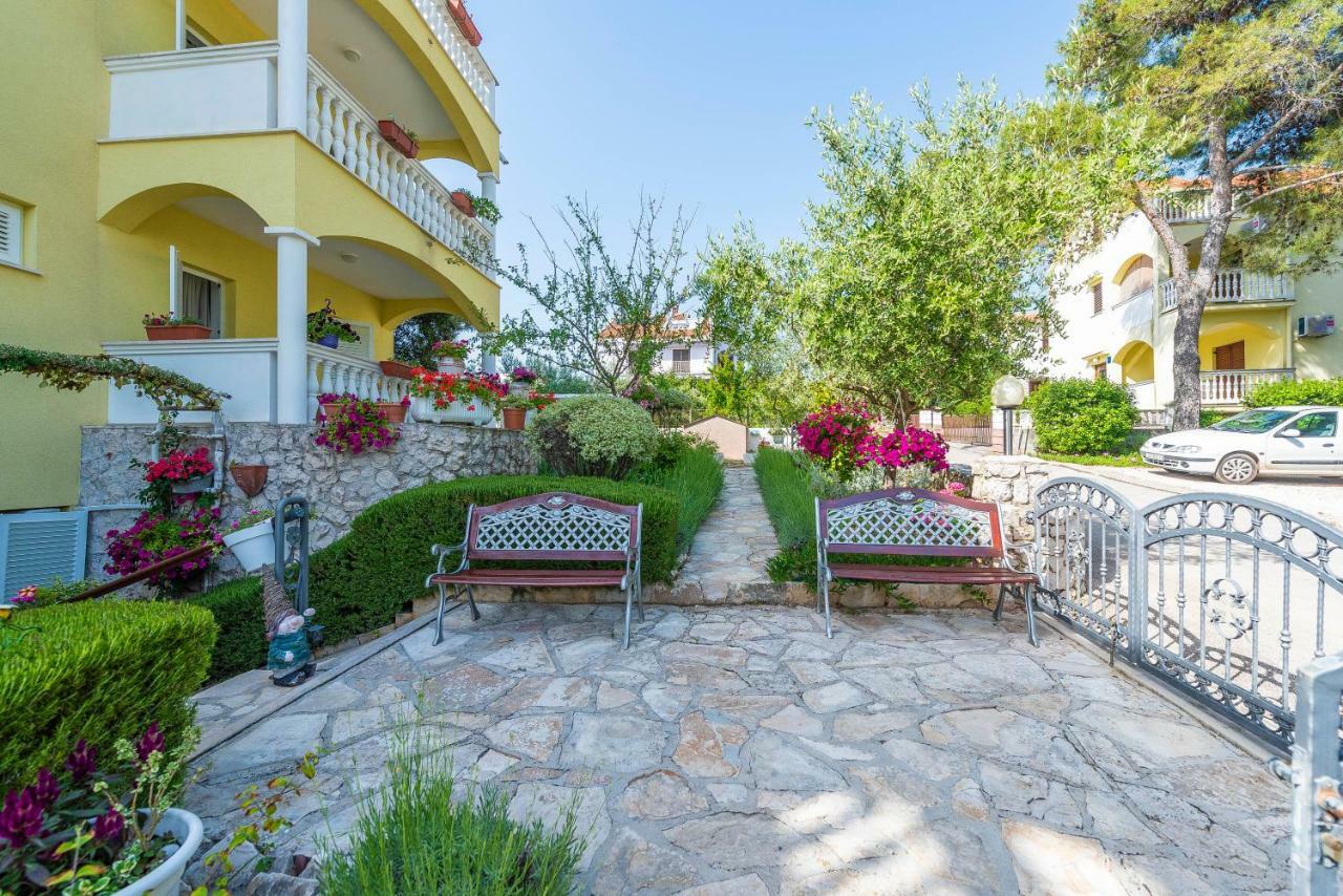 Villa Nela Petrcane Exteriör bild
